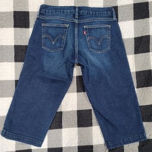 Women's Levi's Capri Jean's, size 6